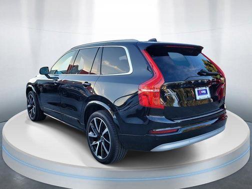 2022 Volvo XC90 T6 Momentum