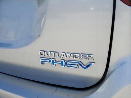 Alloy Silver Metallic 2018 Mitsubishi Outlander PHEV SEL