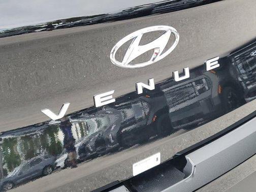 Onyx Black 2025 Hyundai VENUE SEL