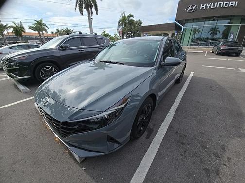 2022 Hyundai ELANTRA SEL