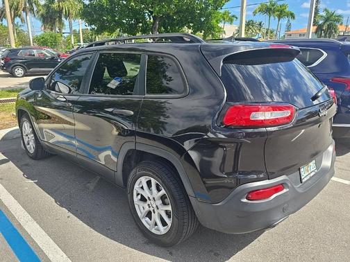 2016 Jeep Cherokee Sport