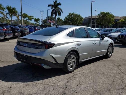2025 Hyundai SONATA SE
