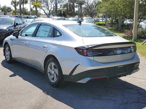2025 Hyundai SONATA SE