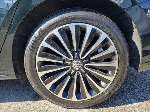 2022 Volkswagen Passat 2.0T Limited Edition