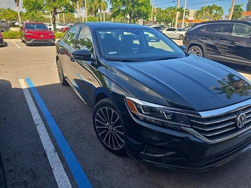 2022 Volkswagen Passat 2.0T Limited Edition