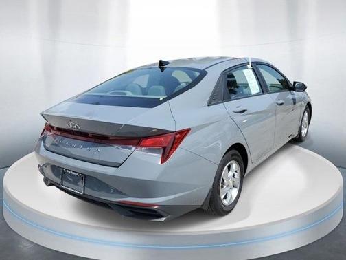 2022 Hyundai ELANTRA SE