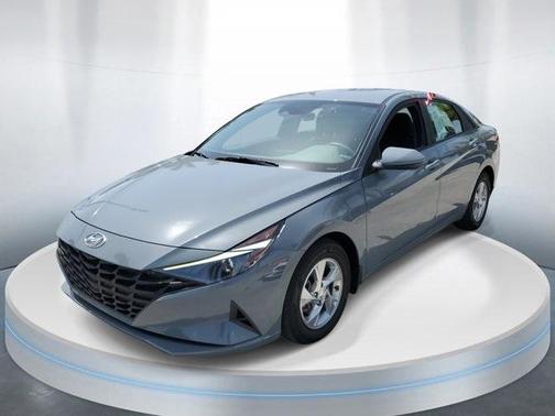 2022 Hyundai ELANTRA SE