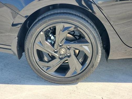 2026 Hyundai ELANTRA SEL