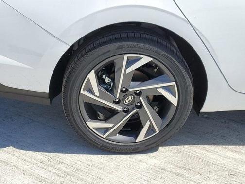 2025 Hyundai ELANTRA HEV SEL Sport