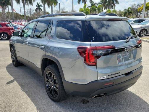 2023 GMC Acadia SLT