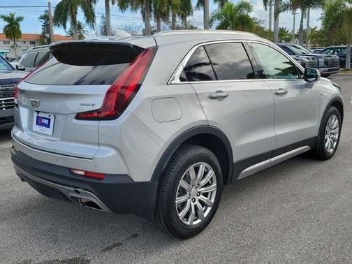 2022 Cadillac XT4 Premium Luxury