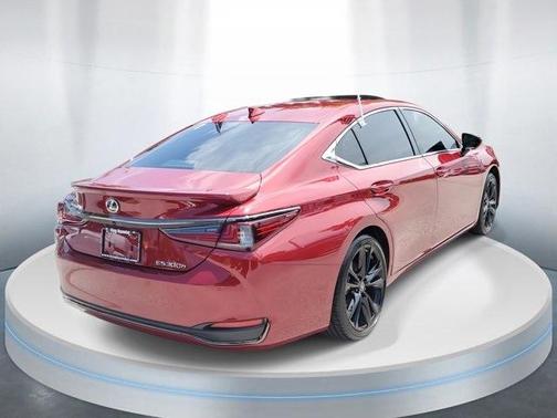 2024 Lexus ES 300h F SPORT Handling