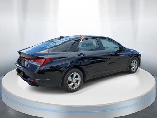2022 Hyundai ELANTRA SE