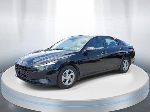 2022 Hyundai ELANTRA SE