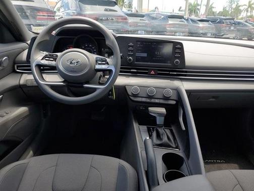 2022 Hyundai ELANTRA SE
