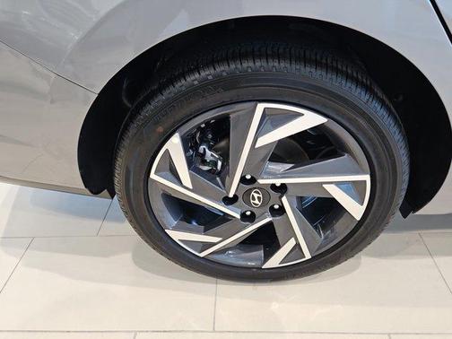 2025 Hyundai ELANTRA HEV Limited