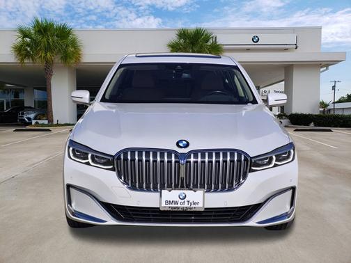 2022 BMW 740 
