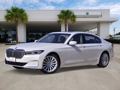 2022 BMW 740 