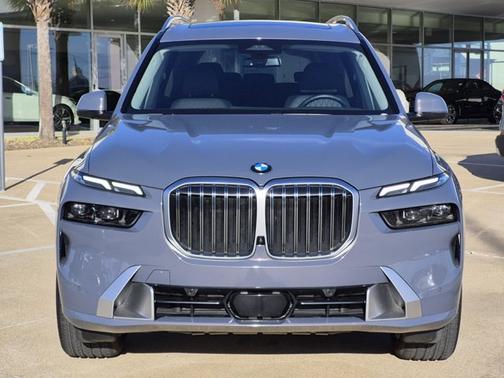 2025 BMW X7 