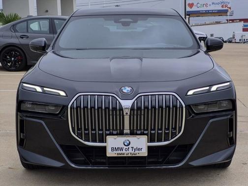 Black Sapphire Metallic 2024 BMW 740