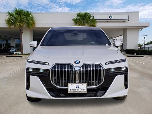 2023 BMW 760 