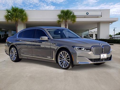 2022 BMW 750 