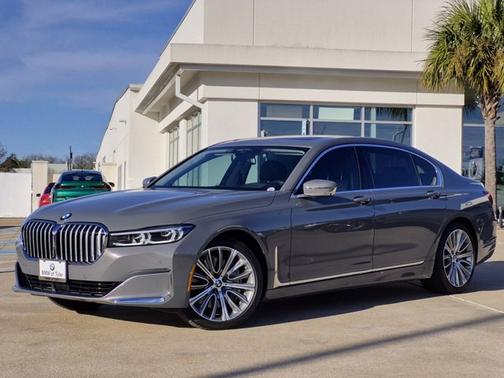 2022 BMW 750 