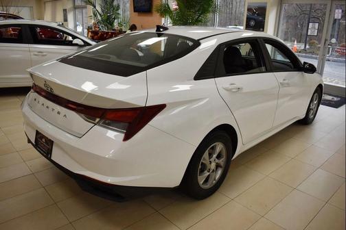 2021 Hyundai ELANTRA SE