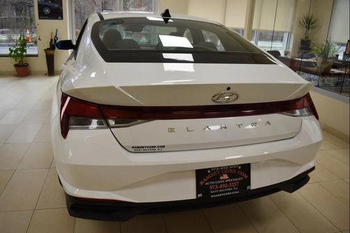 2021 Hyundai ELANTRA SE