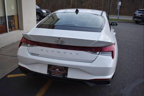 2021 Hyundai ELANTRA SE