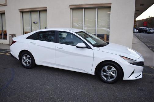 2021 Hyundai ELANTRA SE