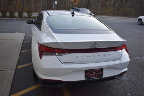 2021 Hyundai ELANTRA SE