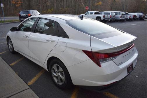 2021 Hyundai ELANTRA SE