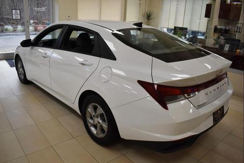 2021 Hyundai ELANTRA SE