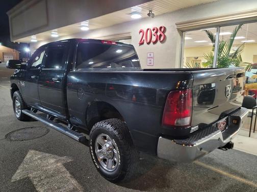 2017 RAM 2500 Tradesman Crew Cab 4x4 6'4' Box