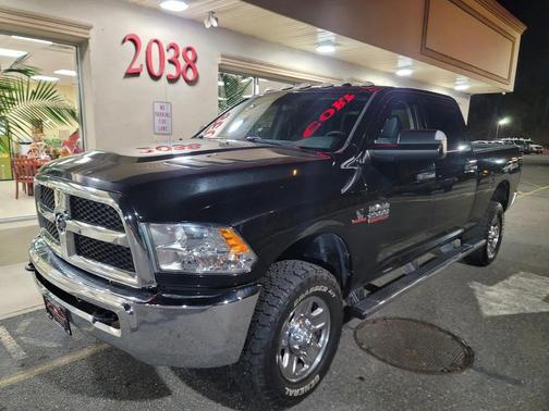 2017 RAM 2500 Tradesman Crew Cab 4x4 6'4' Box