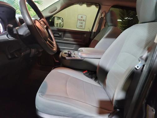 2017 RAM 2500 Tradesman Crew Cab 4x4 6'4' Box