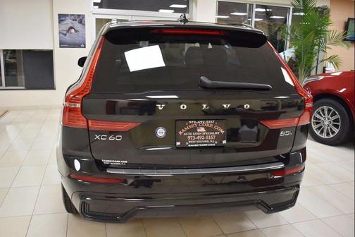 2024 Volvo XC60 B5 Plus Dark Theme