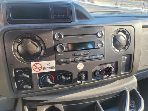 2014 Ford E350 Super Duty XLT