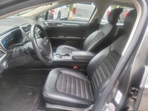 2017 Ford Fusion Hybrid SE