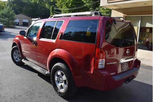 2005 Nissan Pathfinder XE