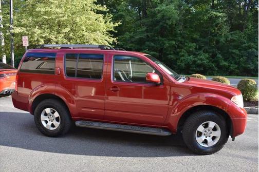 2005 Nissan Pathfinder XE