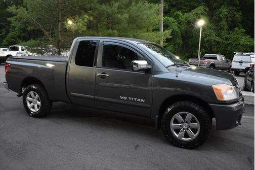 2011 Nissan Titan SV