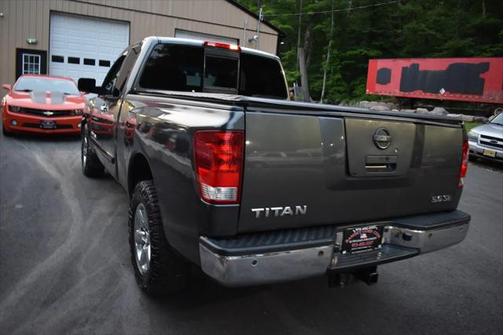2011 Nissan Titan SV