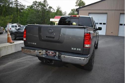 2011 Nissan Titan SV