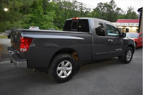 2011 Nissan Titan SV