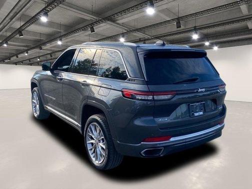2022 Jeep Grand Cherokee Summit