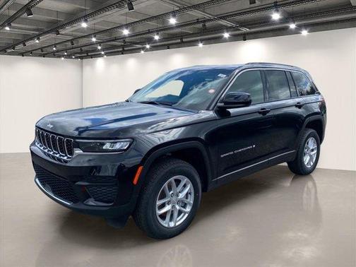 Diamond Black 2026 Jeep Grand Cherokee Laredo