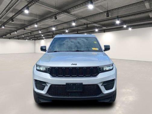 2022 Jeep Grand Cherokee Altitude