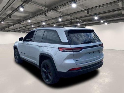 2022 Jeep Grand Cherokee Altitude